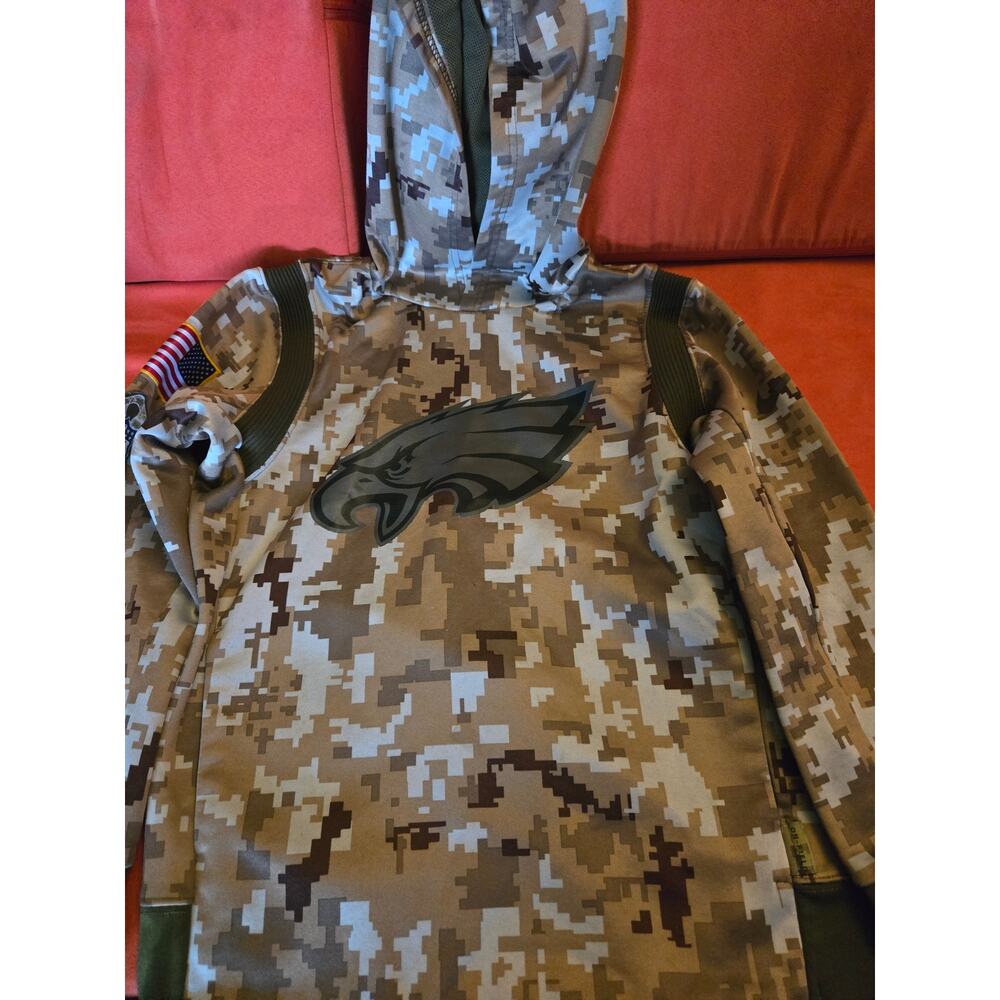 Phildelphia Eagles Salute to Service Camo Youth medium on field